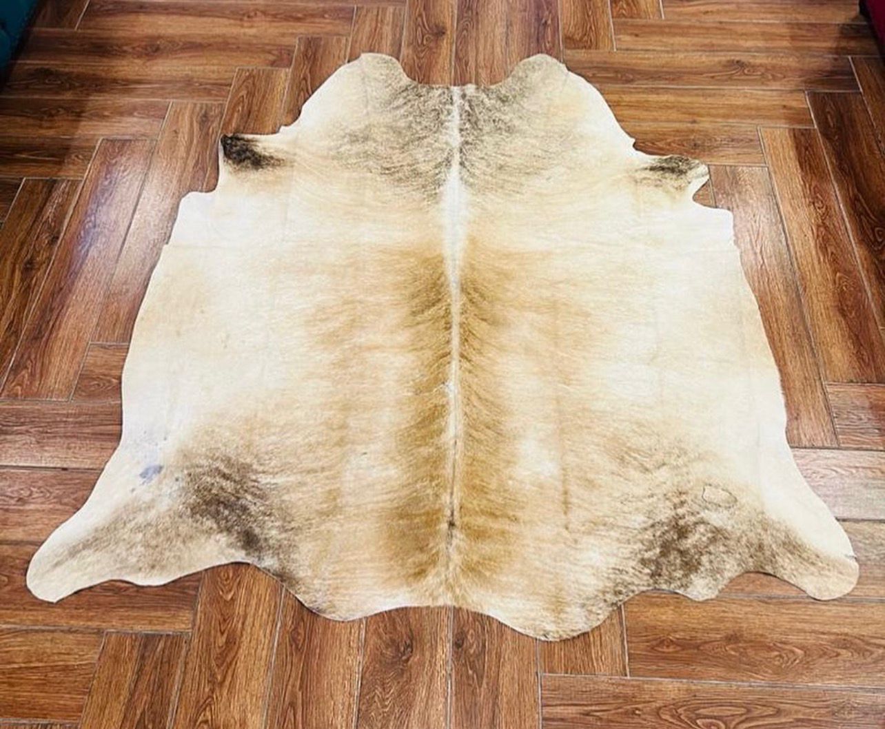 Cowhide Elegance – Raw Texture, Refined Style